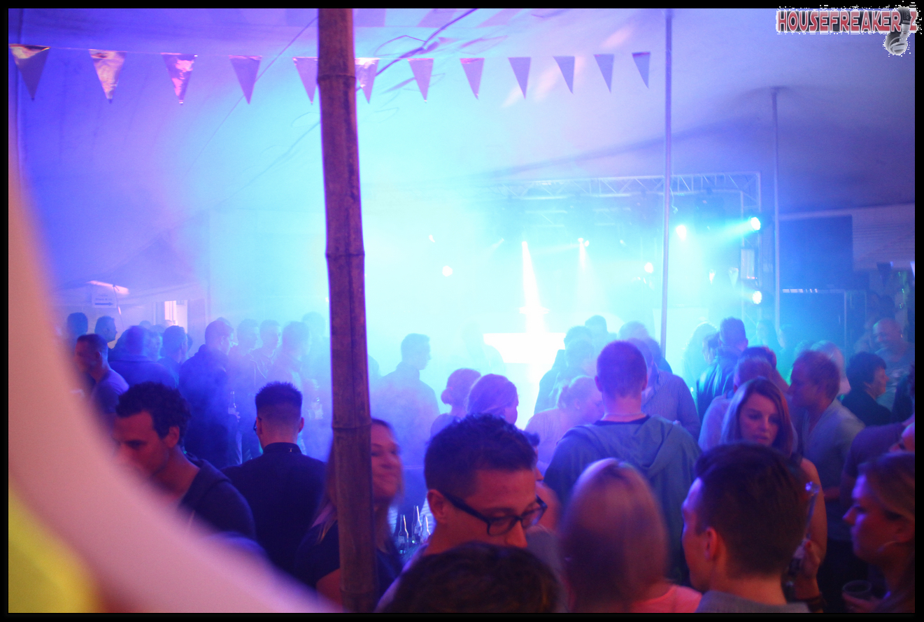 1321x889 pixels (1.151K)